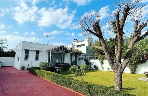Sitapura Villa | Solanki Farm & Pool Villa Gardens Jaipur .nn