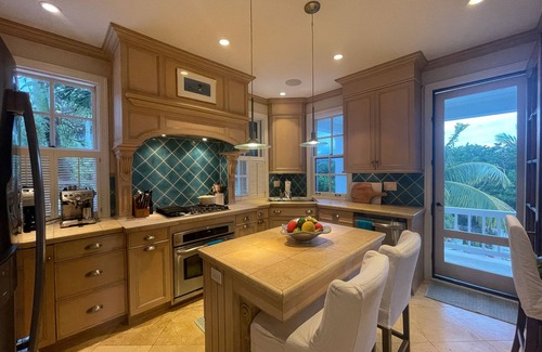 Dunmore Town House | Solaqua luxury hillside villa with 360 views, pool/spa and pink sands beach