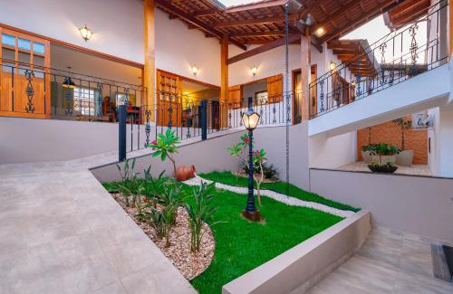 Old Town House | Solar da Matutina- Centro Histórico a 4 min da Rua do Lazer- Casa nova com piscina e vista maravilhosa