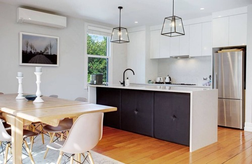 Mount Albert House | Solara Executive Villa with Air-Con and Backyard