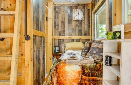 Florence Apartment | Solar-Powered Brandon Studio Cabin Hiking Access