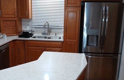 Reynolds Corners House | Solar-powered home sleeps 11 near golf courses, hockey & baseball.