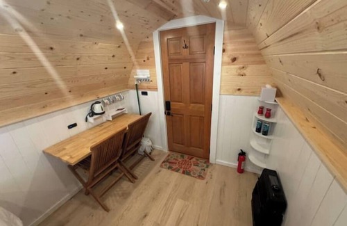 Redmond Cabin | Solar powered little cabin. Private deck and remote setting; minutes from town.