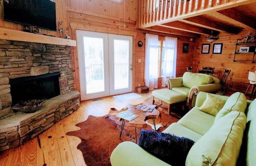 Sweetbriar Farms House | Solar powered log cabin with mountain views, 3acres