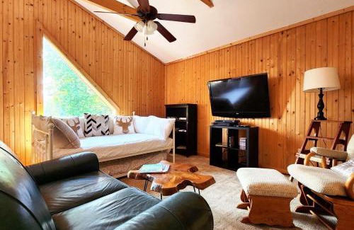 Sweetbriar Farms House | Solar powered log cabin with mountain views, 3acres