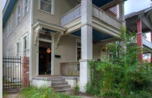 Thomas Square Condo | Solar Powered Suite In Starland