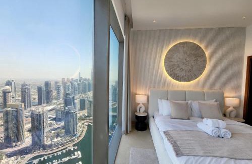 Dubai Marina Apartment | SOLARTE Luxe - Marina Gate - Spectacular Pools with Marina Views
