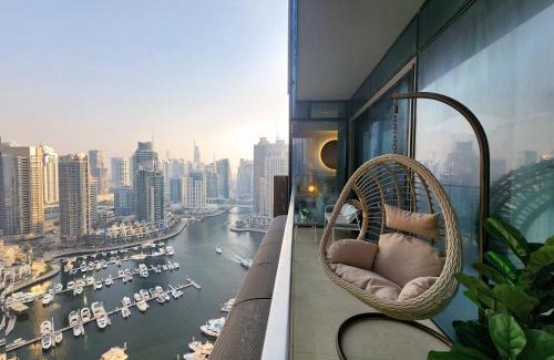 Dubai Marina Apartment | SOLARTE Luxe - Marina Gate - Spectacular Pools with Marina Views