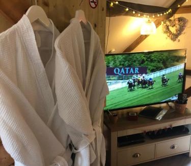 Madley Apartment | Soldiers Cottage, with HOT TUB, dog friendly, great views