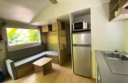 Puybrun House | SOLE CAMPING * - Mobil'home Trigano GRAND CONFORT 3 chbres 6 pers + 1 bébé, TV 6 à 7 personnes - 6 pers. inclus dans le tarif