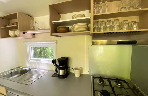 Puybrun House | SOLE CAMPING * - Mobil'home Trigano GRAND CONFORT 3 chbres 6 pers + 1 bébé, TV 6 à 7 personnes - 6 pers. inclus dans le tarif