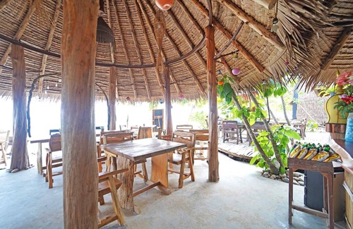 Koh Wai House | SOLE RESORT 20 Pax Beachfront Bungalows on Private Island with WiFi Restaurant