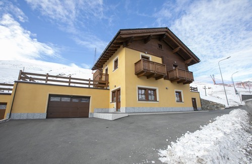 Sant'Anna Apartment | Sole Ski in- Ski out 50m, Livigno, Italy