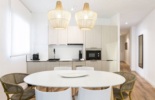San Roque Apartment | Soleado y Agradable Apartamento Para 8 con Parking