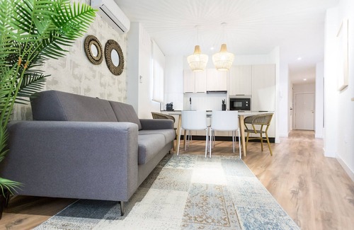 San Roque Apartment | Soleado y Agradable Apartamento Para 8 con Parking