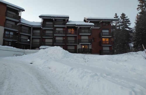 Mieussy Apartment | Soleil a la Montagne Wifi Gratuit Piste a Deux Minutes à Pieds Appt 4 Pers