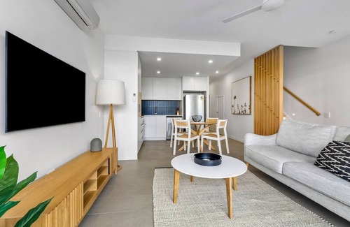 Birtinya Apartment | Soleil Birtinya A Modern Poolside Sanctuary