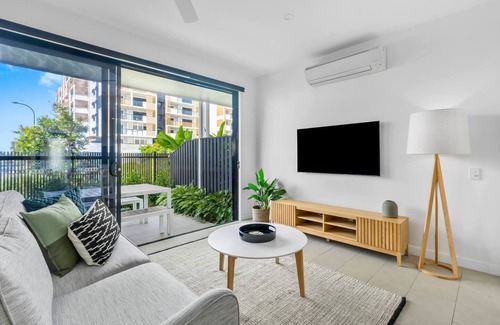 Birtinya Apartment | Soleil Birtinya A Modern Poolside Sanctuary