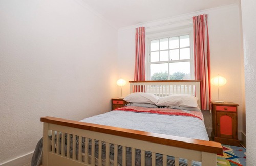 Hill Head Cottage | SOLENT SEA VIEW, pet friendly, character holiday cottage in Fareham