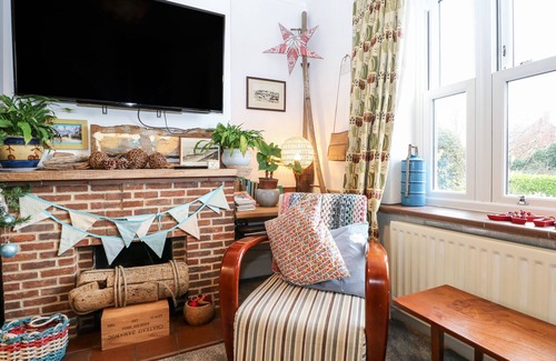 Hill Head Cottage | SOLENT SEA VIEW, pet friendly, character holiday cottage in Fareham