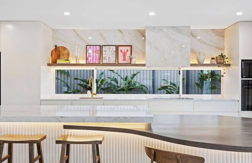 Tweed Heads West House | Solis House: luxury, spacious, family, pets, coastal, surfing, beach, fishing.