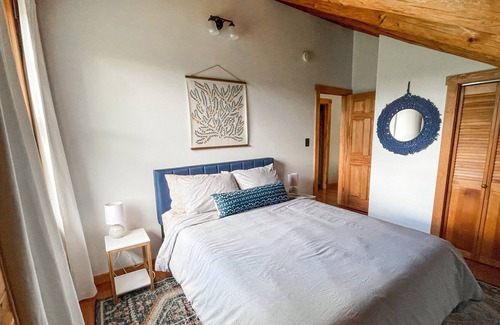 West Burke Cabin | Solitude - 5 Mins to Kingdom Trails + 10 mins to Burke Mt.