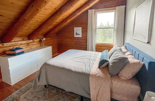 West Burke Cabin | Solitude - 5 Mins to Kingdom Trails + 10 mins to Burke Mt.