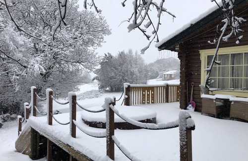 Bingley Cabin | Solitude - 5 Star - Pet Friendly - Hot Tub - Scandinavian Log Cabin