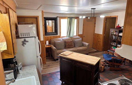 Lyons Cabin | Solitude-Cabin B: Riverside 2 Bdrm+/Private Deck & Fire Pit/40 mins From Boulder