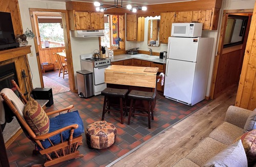 Lyons Cabin | Solitude-Cabin B: Riverside 2 Bdrm+/Private Deck & Fire Pit/40 mins From Boulder