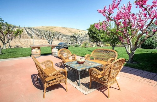 Paso Robles House | Solitude I- Views in the Midst of Vines-Solitude with Hacienda Style!