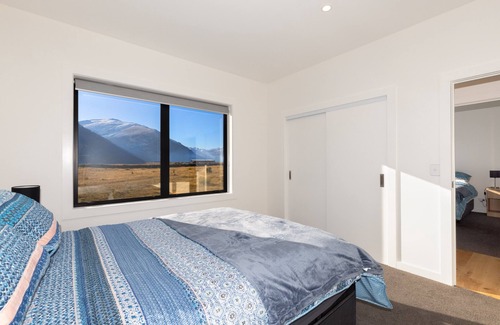 Kingston Cabin | Solitude Lodge a private mountain retreat 40 minutes from Queenstown Airport