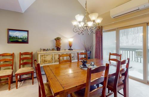 Ludlow Apartment | Solitude Village J202