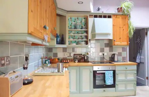 Rostrevor Bed & Breakfast | Solo Guest Suite with Toilet/Shower & Utility Room