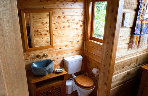 Karekare Cabin | Solo Meditation Retreat Cabin
