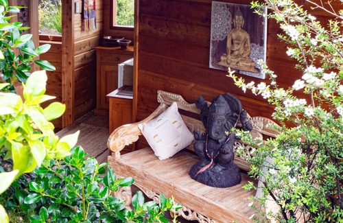 Karekare Cabin | Solo Meditation Retreat Cabin