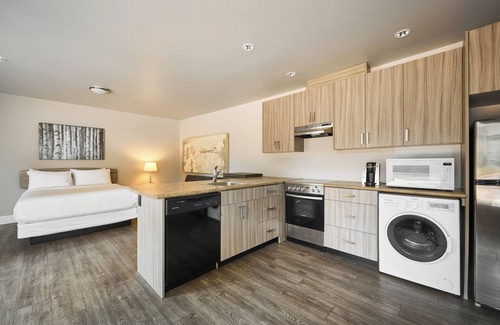 Victoria Hotel | SoLo Suites
