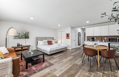 North Mountain Apartment | Solo Travelers & Couples | At Phoenix Mountains