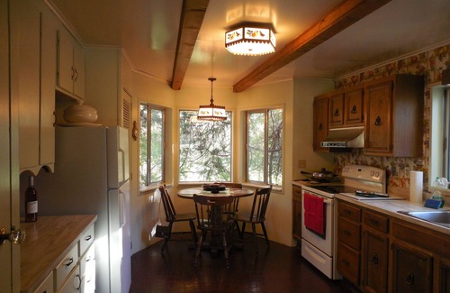 Quincy House | Solo travelers get a discount. No smoking & no pets please!