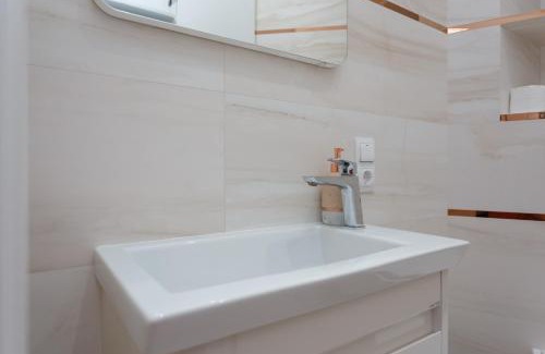 Calarasi Apartment | Solomon Dendrarium Height II