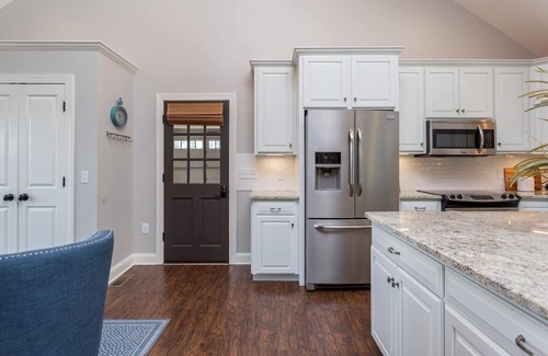 Cross Keys House | Solon Serenity: A Beautiful, Serene Setting with Mtn Views, Weekly and Monthly Discounts!