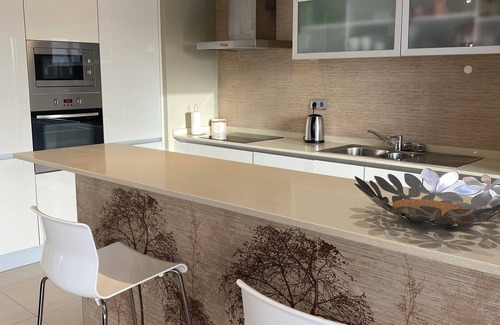 Alvor Apartment | SOLRIO Apartment Vista Lagos Wi-Fi, UK TV, Sleeps 4,