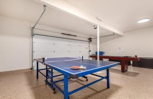 Chandler House | Solstice on Summit Family Retreat-Pool-Putt Grn-Sleeps 10