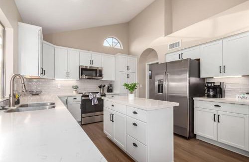 Chandler House | Solstice on Summit Family Retreat-Pool-Putt Grn-Sleeps 10