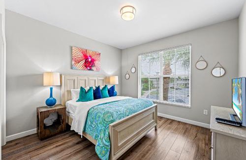 Naples House | Solterra, Luxury Condo, Resort Pool in Greenlinks