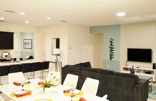 Loughman House | Solterra Resort 5BR Pool Villa