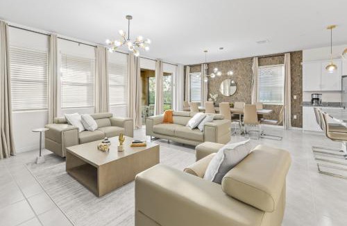 Loughman House | Solterra Resort Gem: Private Pool, Game Room, Bunk Beds & Family-Friendly Design