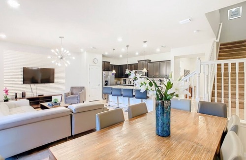 Loughman Villa | Solterra Stunning 5BR Home, Pool, Sunset Views