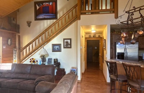 Ruidoso House | Sombras Del Bosque: Large 3 Level Log Cabin with Hot Tub