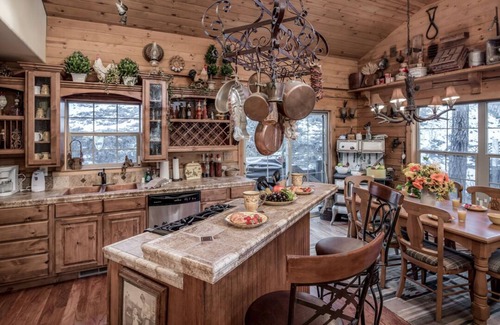 Ruidoso House | Sombras Del Bosque: Large 3 Level Log Cabin with Hot Tub